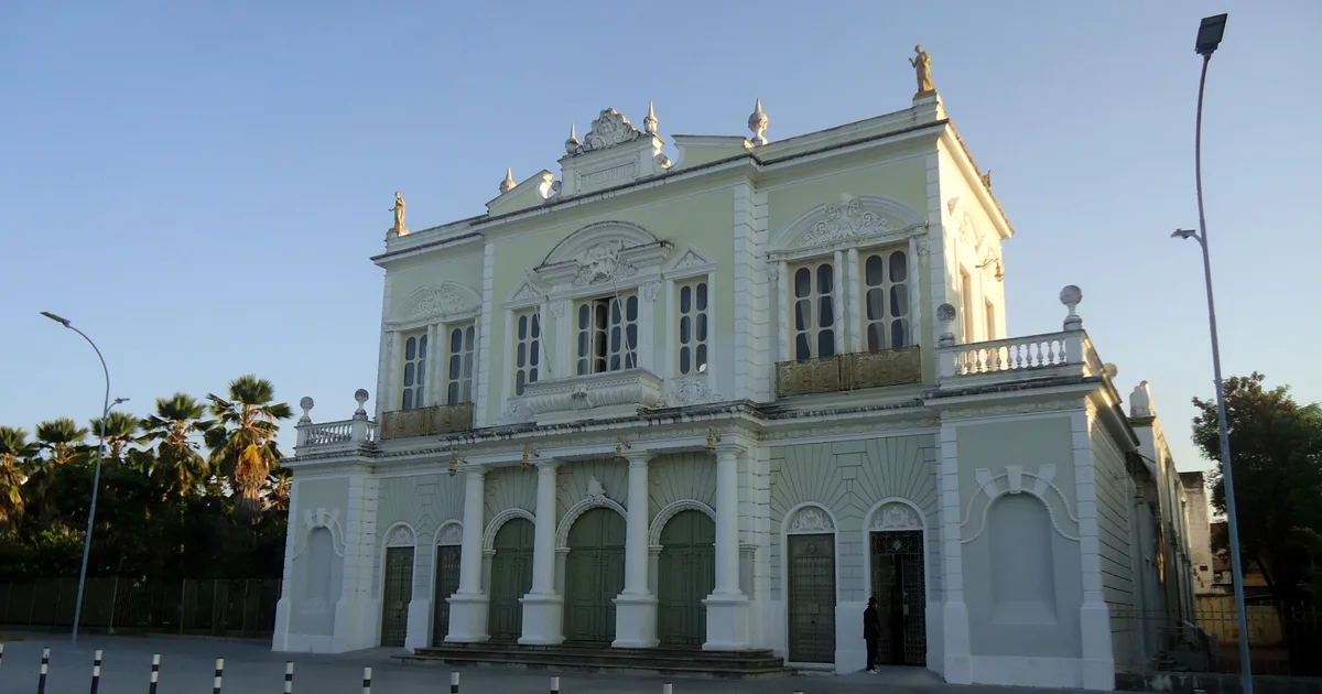 Fachada histórica do Theatro José de Alencar, em Fortaleza, símbolo da cultura cearense